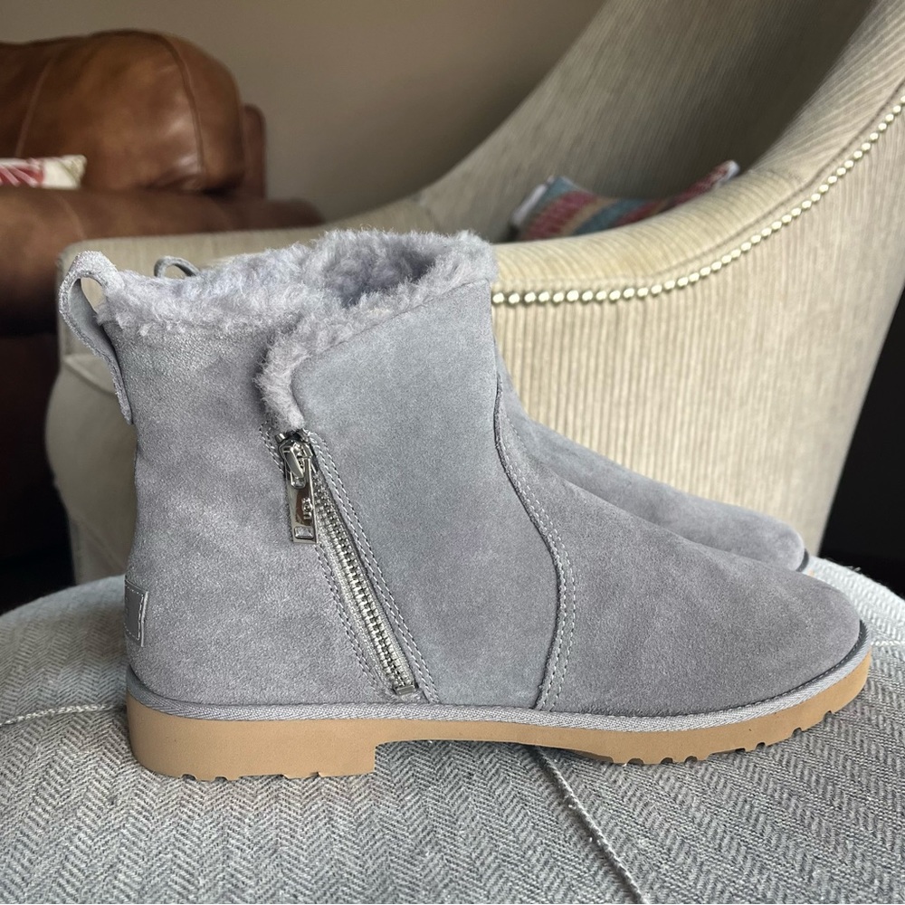 UGG Zip Boots. Gray